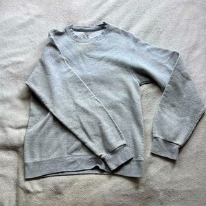 Grey fleece long sleeve crewneck